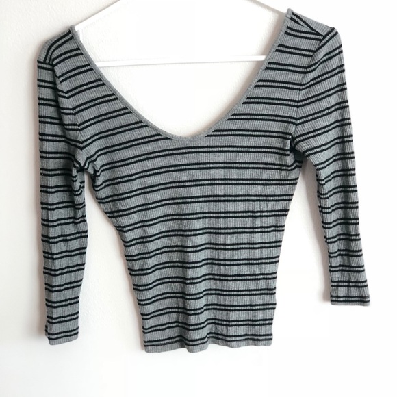 ⭐️ Express Ribbed Crop Top - Picture 3 of 6